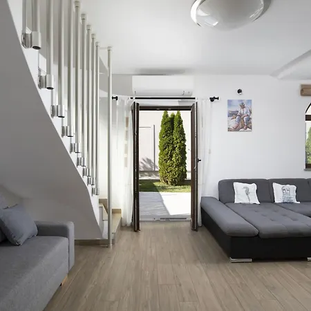 Captains By Interhome * Vintijan